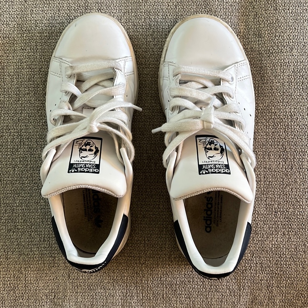 Stan Smith Adidas Size 5 White And Dark navy blue heel